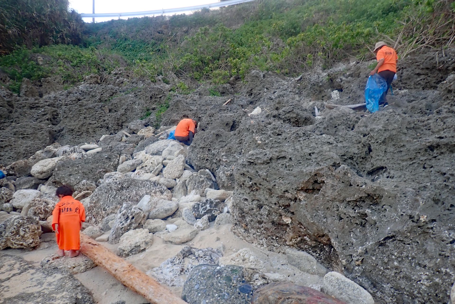 岩の上に「あんま～」が・・・。